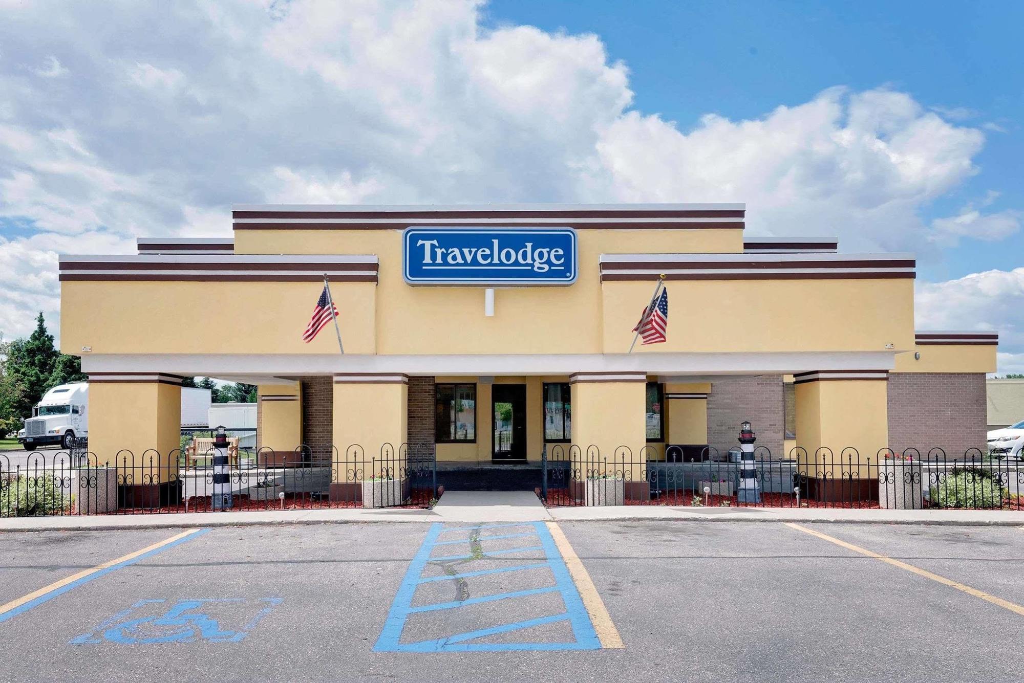 Travelodge By Wyndham 大福克斯 外观 照片